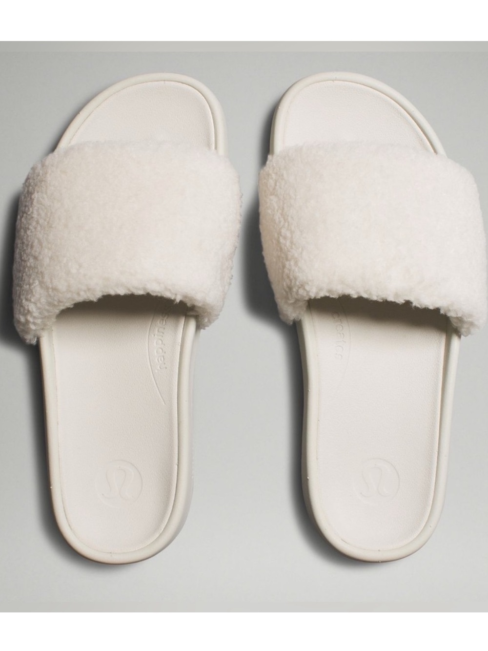 lululemon athletica Fleece Slide Slippers - Off-White - Picture 3 of 9
